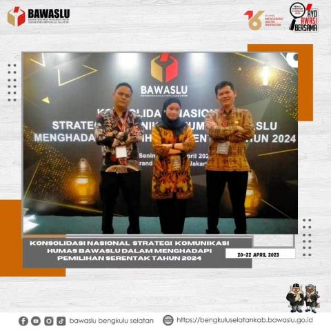 Anggota Bawaslu Bengkulu Selatan M. Arif Hidayat (Kanan), Staf Humas 1 Rika (Tengah) Staf Humas 2 Kiki (Kiri) saat foto bersama di acara Strategi Komunikasi Humas