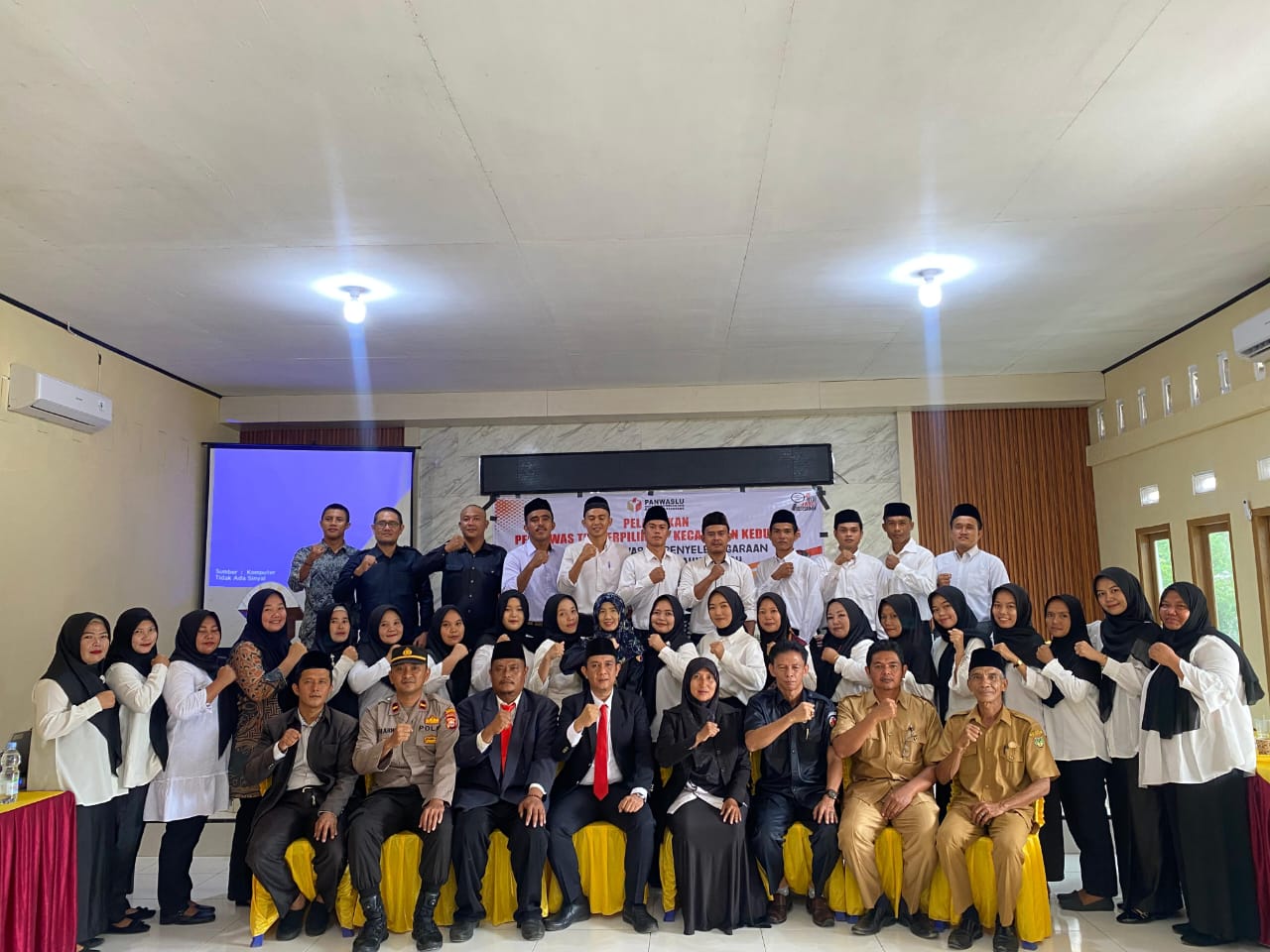 Foto Bersama Pelantikan PTPS di Kecamatan Kedurang
