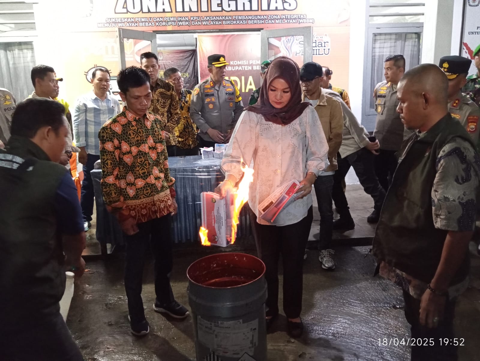 Jum'at, (18/04/2025)