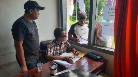 Staf Bawaslu Bengkulu Selatan Melakukan Pengawasan Penerimaan Berkas PPK